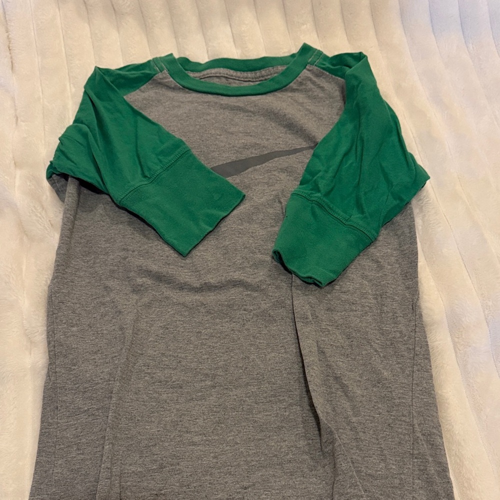 Nike Gray and Green Baseball Tee - Picture 3 of 5